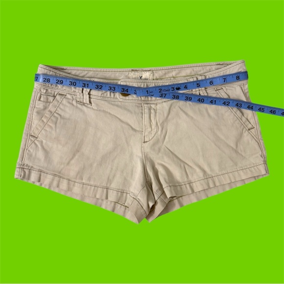 American Eagle Y2K Khaki Shorts - Picture 4 of 7